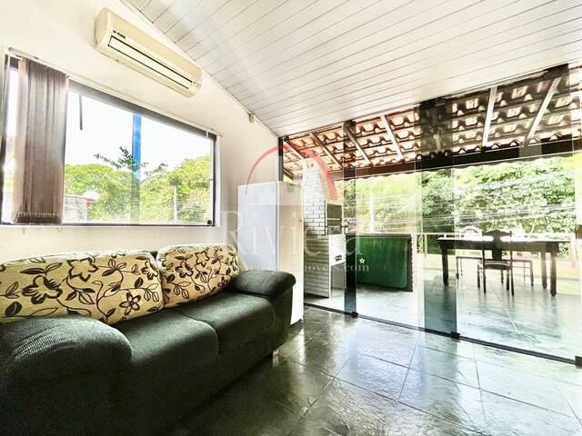 Sobrado para Venda em São Sebastião - 2