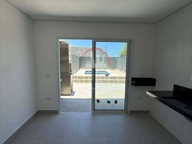 Casa para Venda em Caraguatatuba - 4