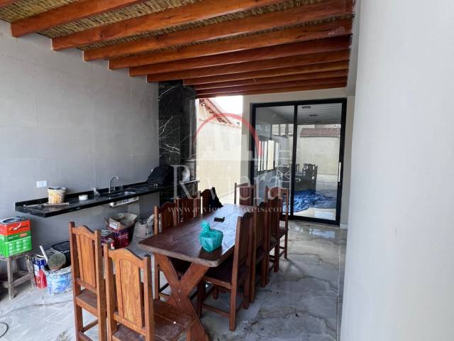 Casa para Venda em Caraguatatuba - 4