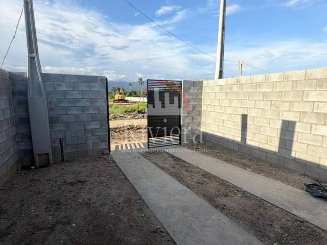 Casa para Venda em Caraguatatuba - 2