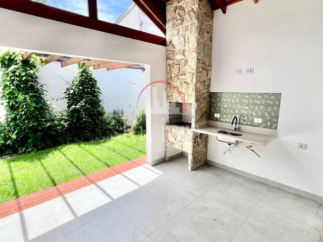 Casa para Venda em Caraguatatuba - 2