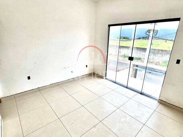 Casa para Venda em Caraguatatuba - 2