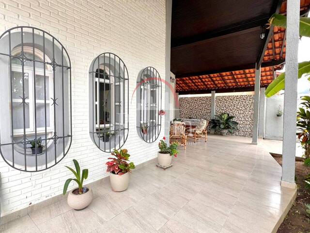 Casa para Venda em Caraguatatuba - 2