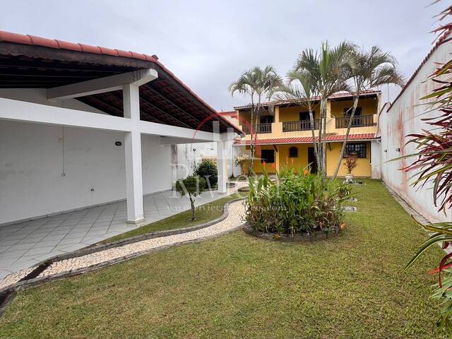 Sobrado para Venda em Caraguatatuba - 3