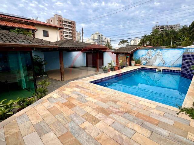 Casa para Venda em Caraguatatuba - 2