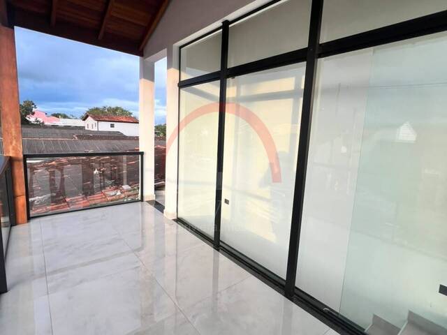 Sobrado para Venda em São Sebastião - 4