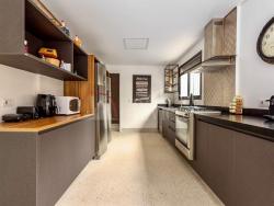 Sobrado para Venda em São Sebastião - 2