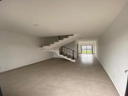 Casa para Venda em Caraguatatuba - 2