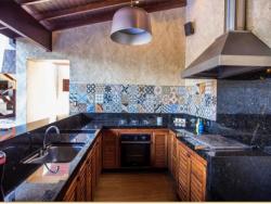 Sobrado para Venda em São Sebastião - 2